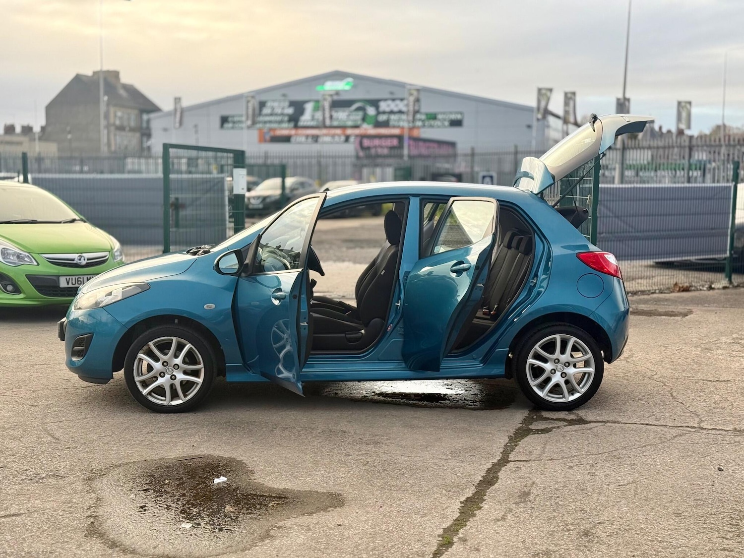 Used Mazda Mazda2 2013 for sale - 76619926: Photo 68