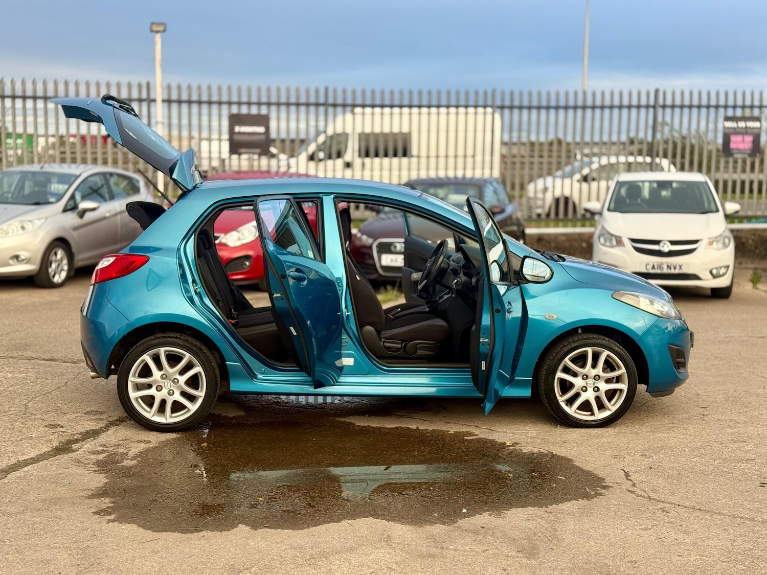 Used Mazda Mazda2 2013 for sale - 76619926: Photo 69