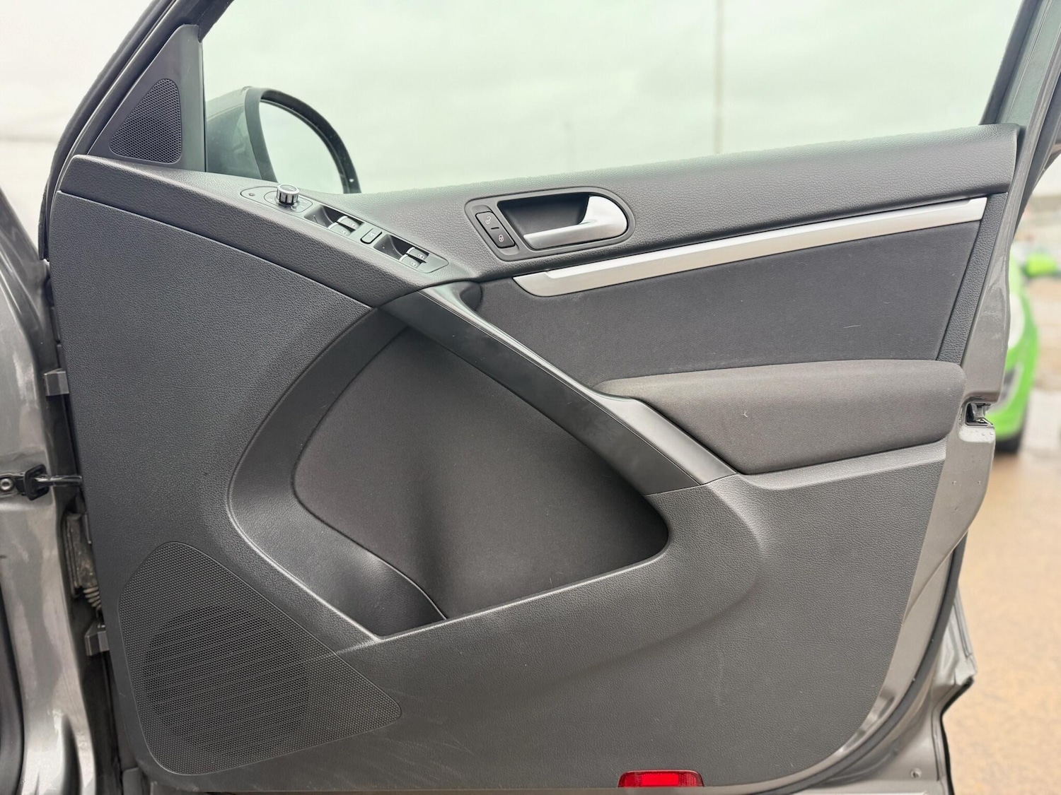 Used Volkswagen Tiguan for sale - 77599009: Photo 24