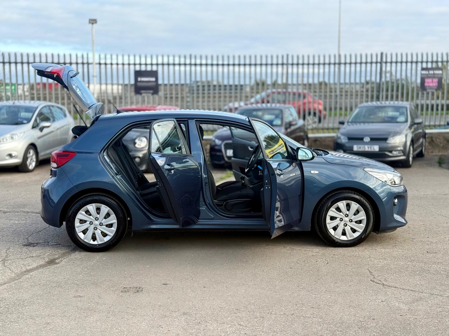 Used Kia Rio 2017 for sale - 76997510: Photo 72