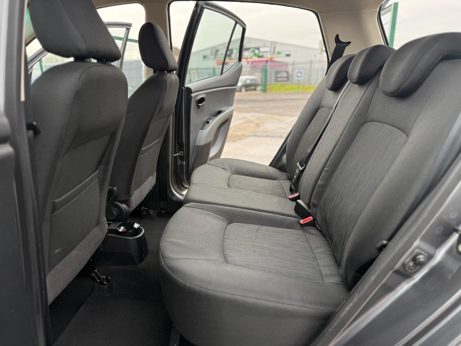 Used Hyundai i10 2013 for sale - 77203647: Photo 35