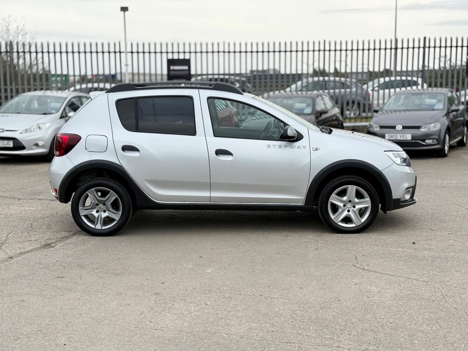 Used Dacia Sandero Stepway 2017 for sale - 76349476: Photo 12