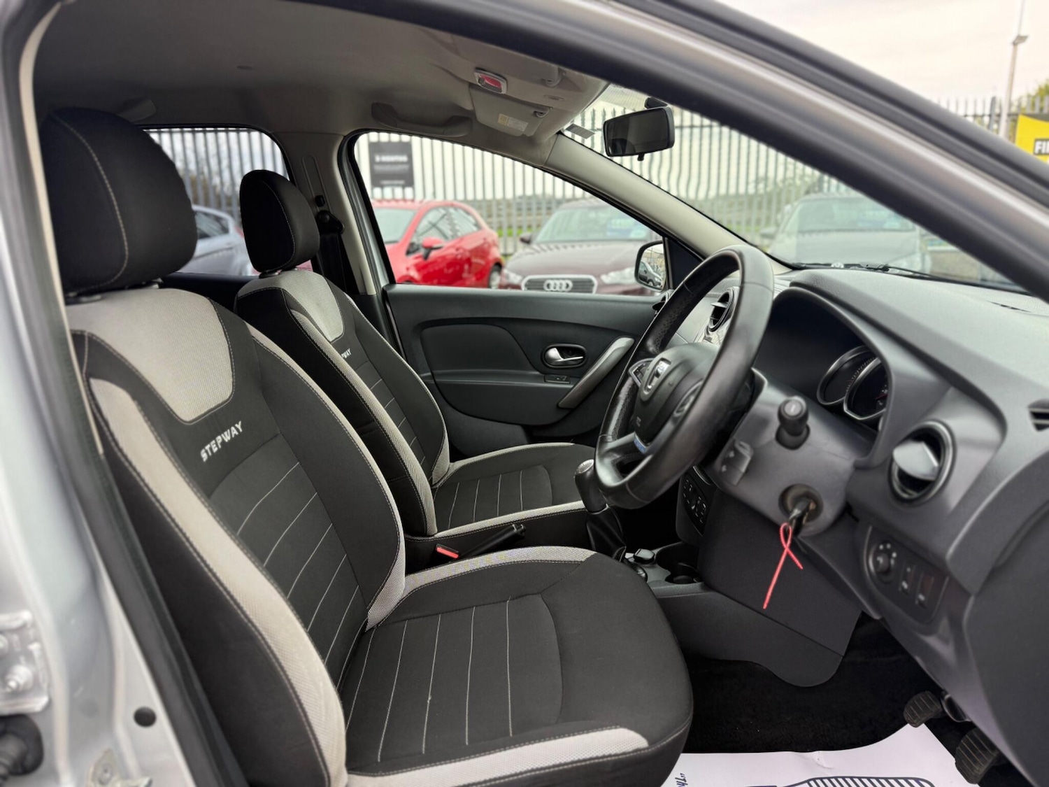 Used Dacia Sandero Stepway 2017 for sale - 76349476: Photo 28