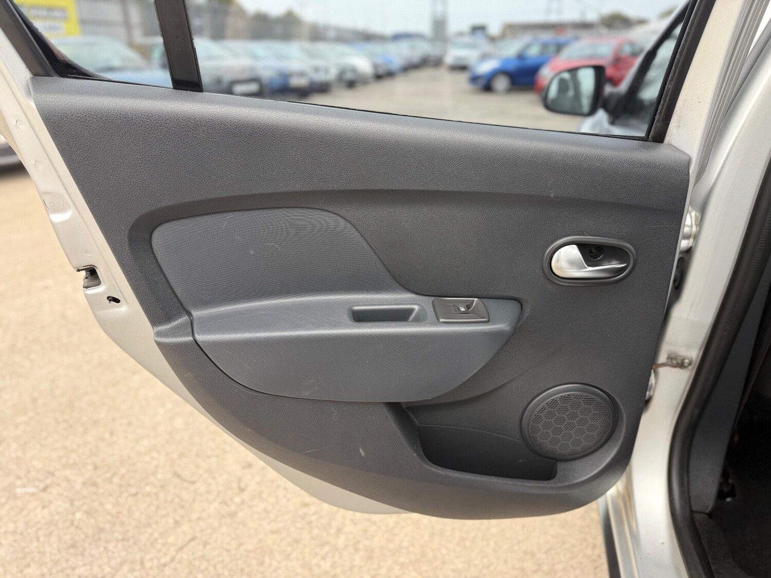 Used Dacia Sandero Stepway 2017 for sale - 76349476: Photo 62