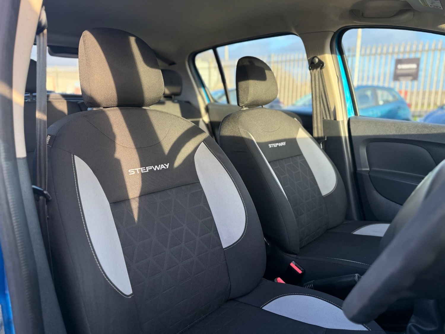 Used Dacia Sandero Stepway 2015 for sale - 77376307: Photo 32