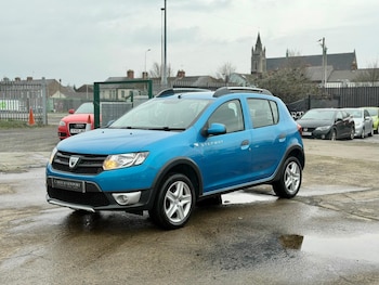 Used Dacia Sandero Stepway 2015 for sale - 77376307: Photo