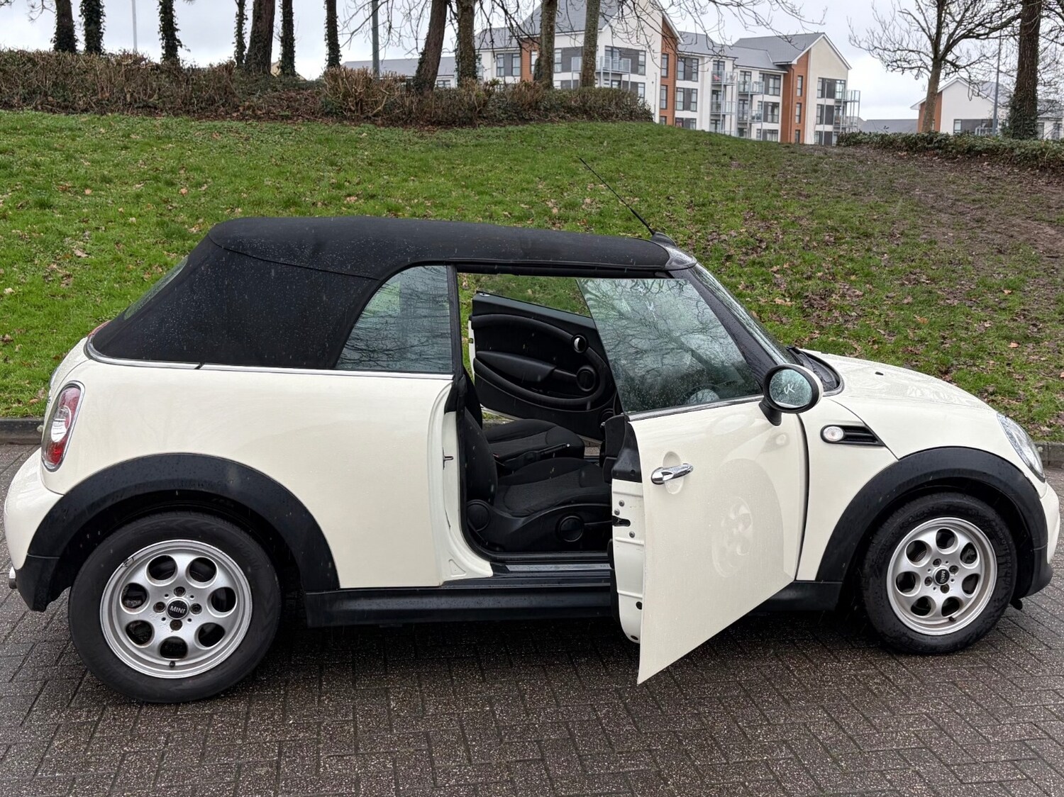 Used MINI Convertible 2013 for sale - 77561128: Photo 26