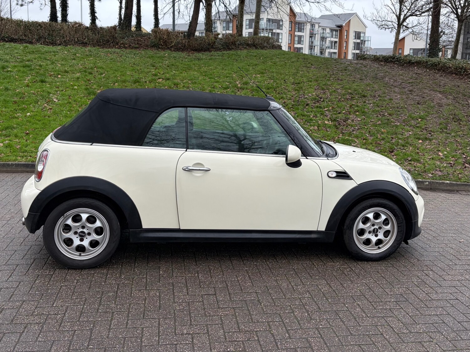 Used MINI Convertible 2013 for sale - 77561128: Photo 3