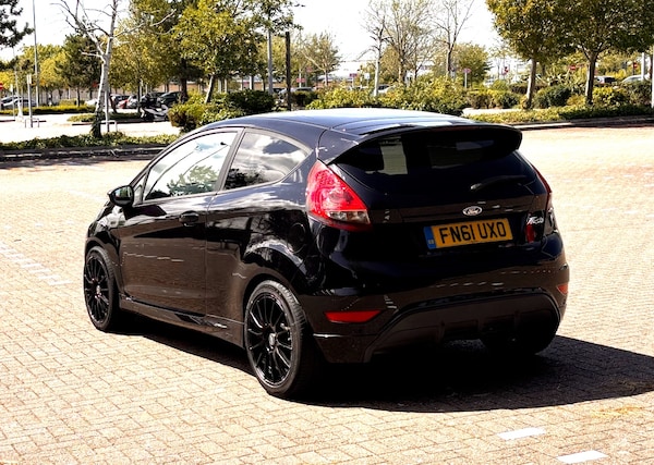 Used Ford Fiesta 2011 for sale - 76328858: Photo 2