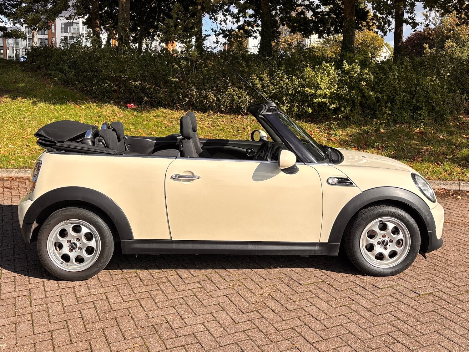 Used MINI Convertible 2013 for sale - 76609811: Photo 6