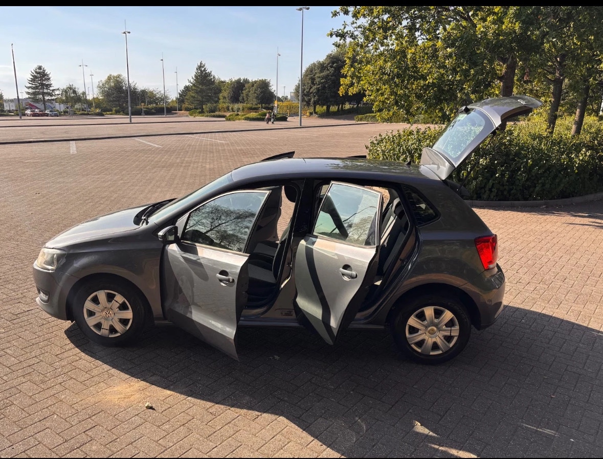 Used Volkswagen Polo 2011 for sale - 76610995: Photo 7