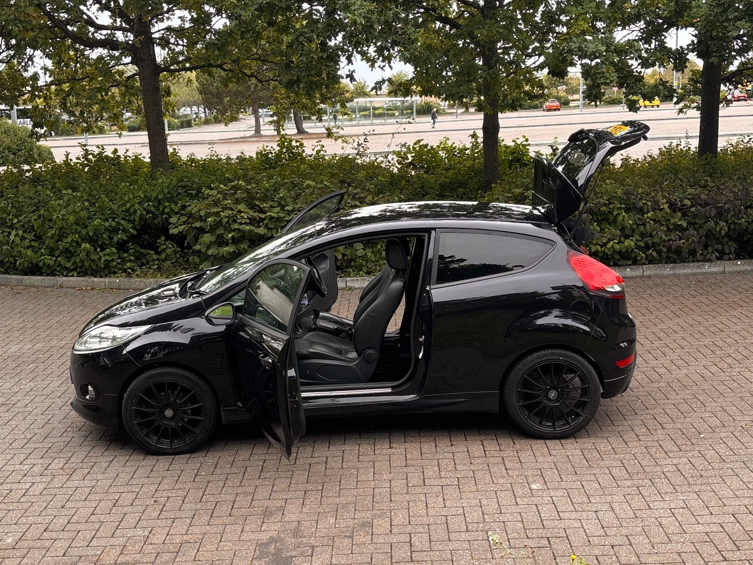 Used Ford Fiesta 2011 for sale - 76610809: Photo 10