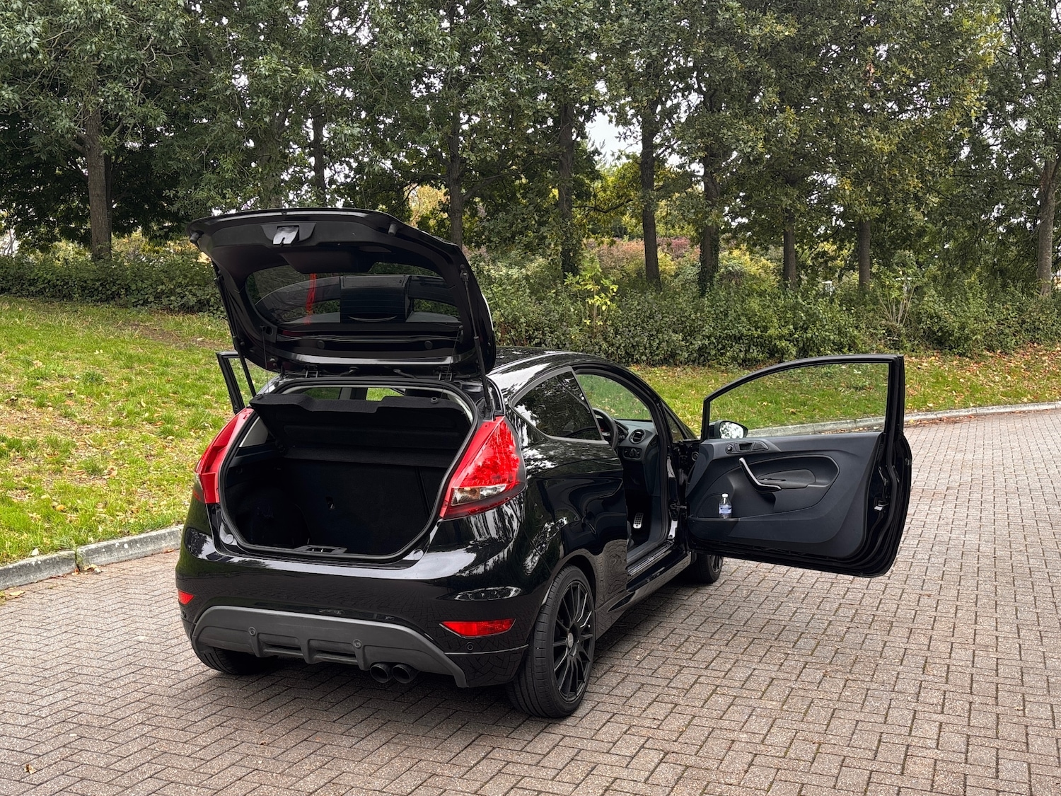 Used Ford Fiesta 2011 for sale - 76610809: Photo 13