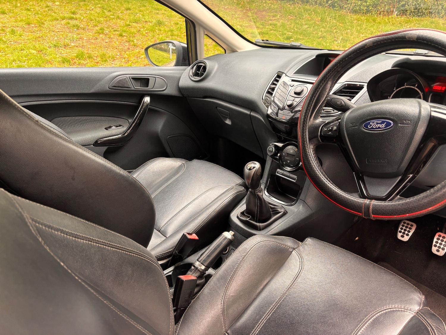 Used Ford Fiesta 2011 for sale - 76610809: Photo 28