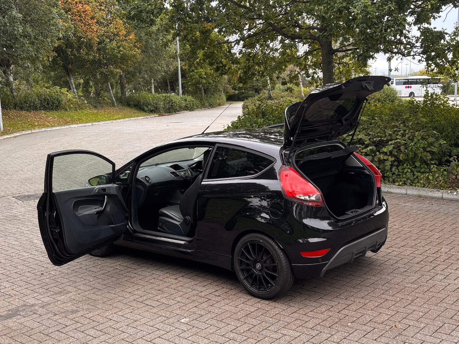 Used Ford Fiesta 2011 for sale - 76610809: Photo 9