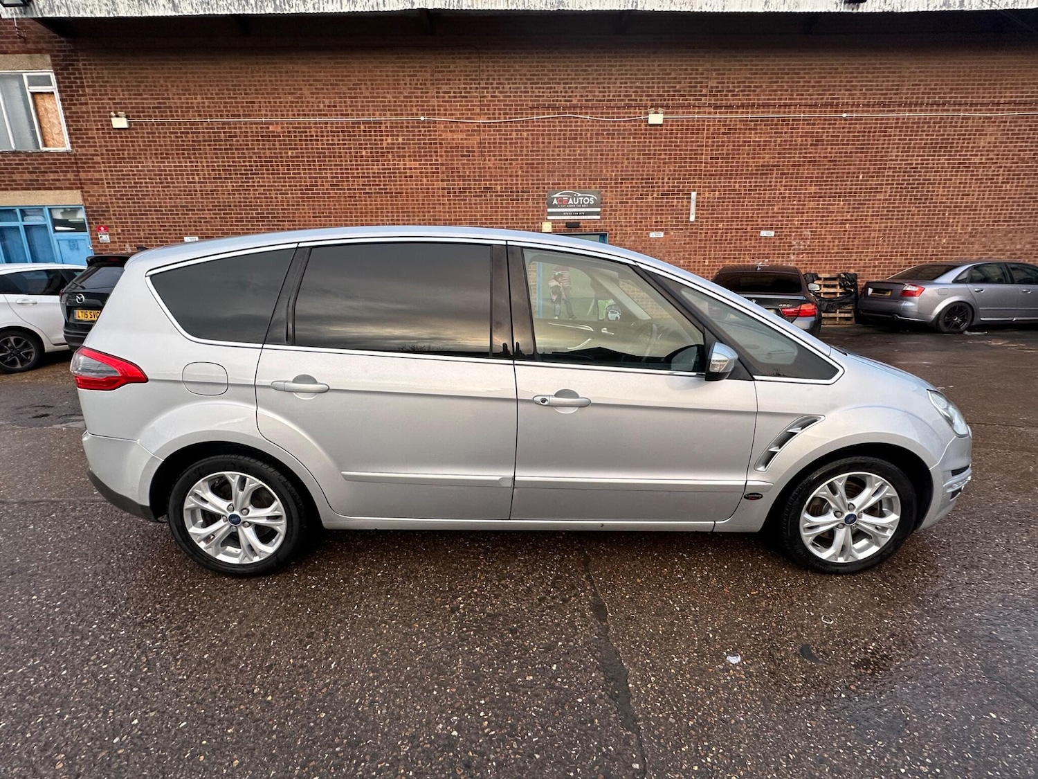 Used Ford S-Max 2013 for sale - 78141489: Photo 3