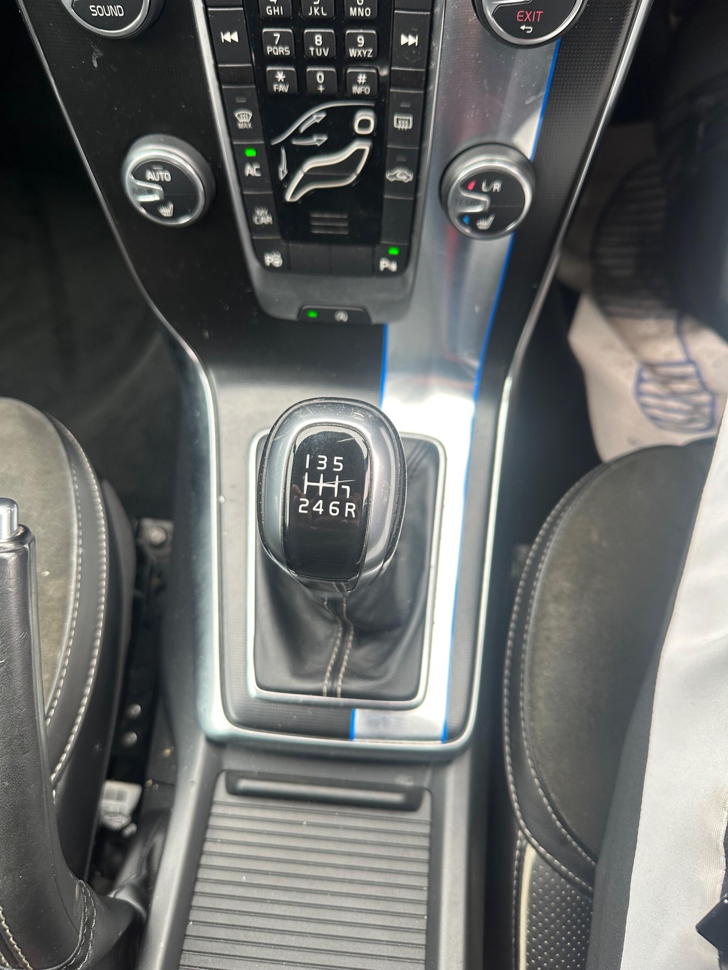 Used Volvo V40 2015 for sale - 77794021: Photo 13