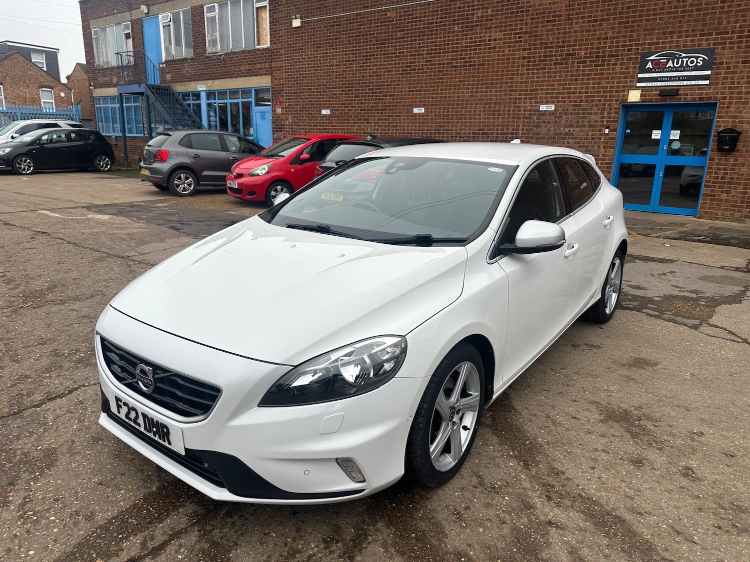Used Volvo V40 2015 for sale - 77794021: Photo 3