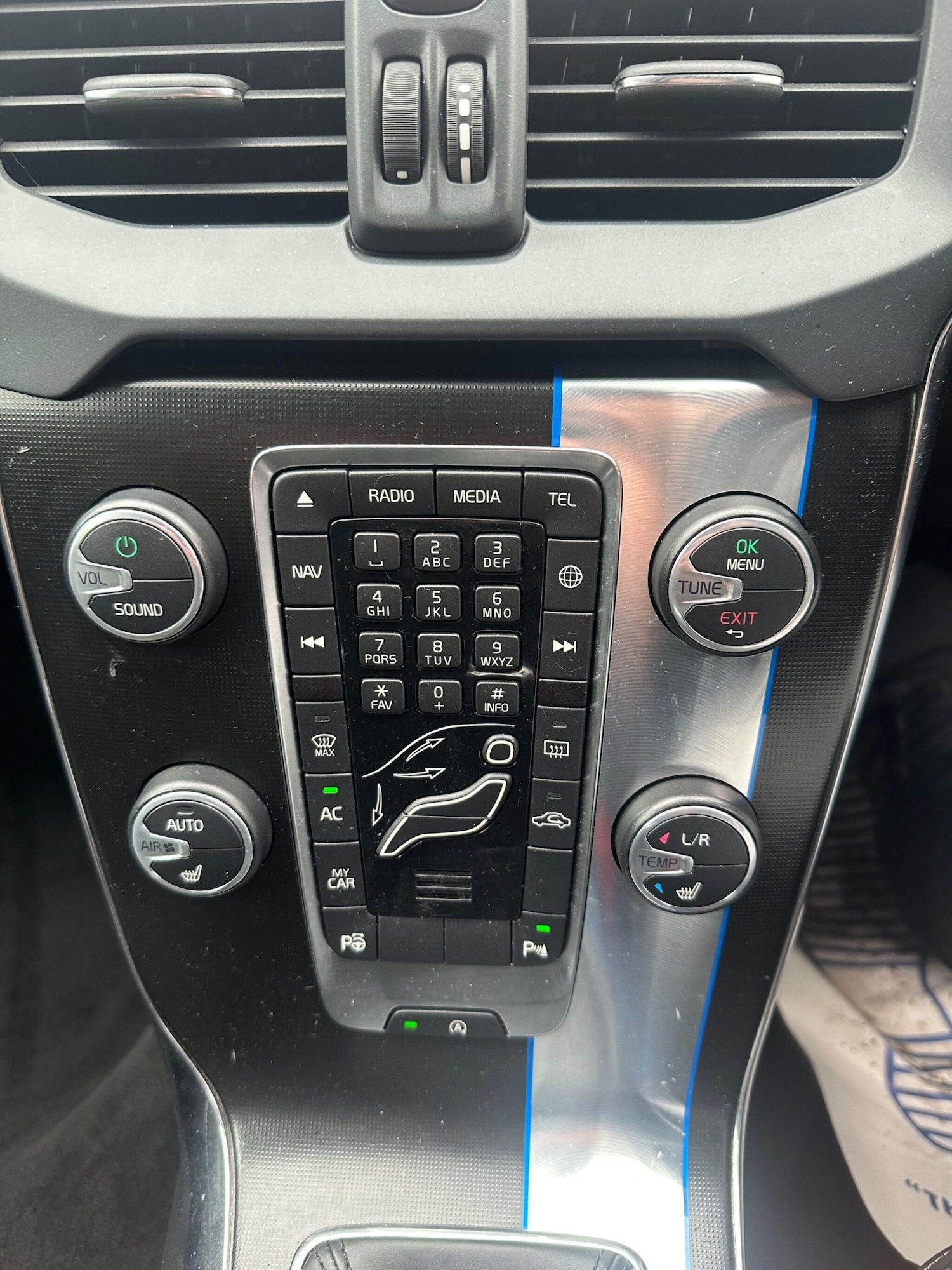 Used Volvo V40 2015 for sale - 77794021: Photo 30