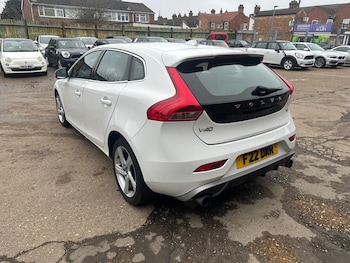 Used Volvo V40 2015 for sale - 77794021: Photo
