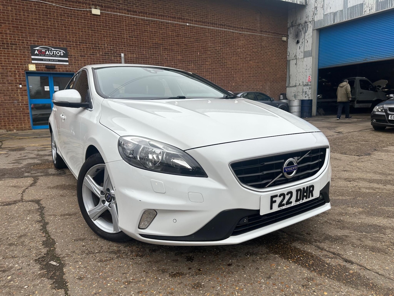 Used Volvo V40 2015 for sale - 77794021: Photo 5