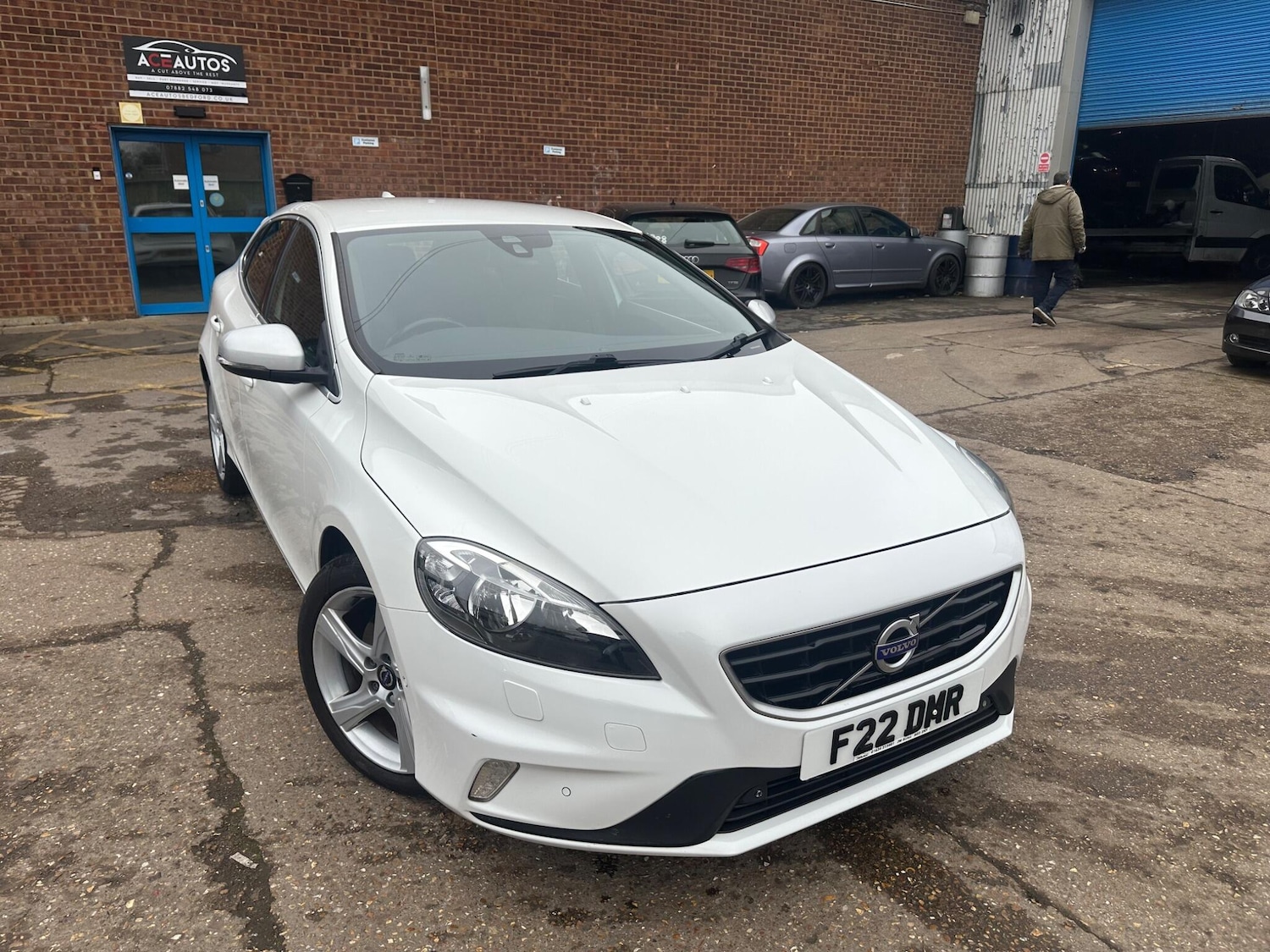 Used Volvo V40 2015 for sale - 77794021: Photo 6