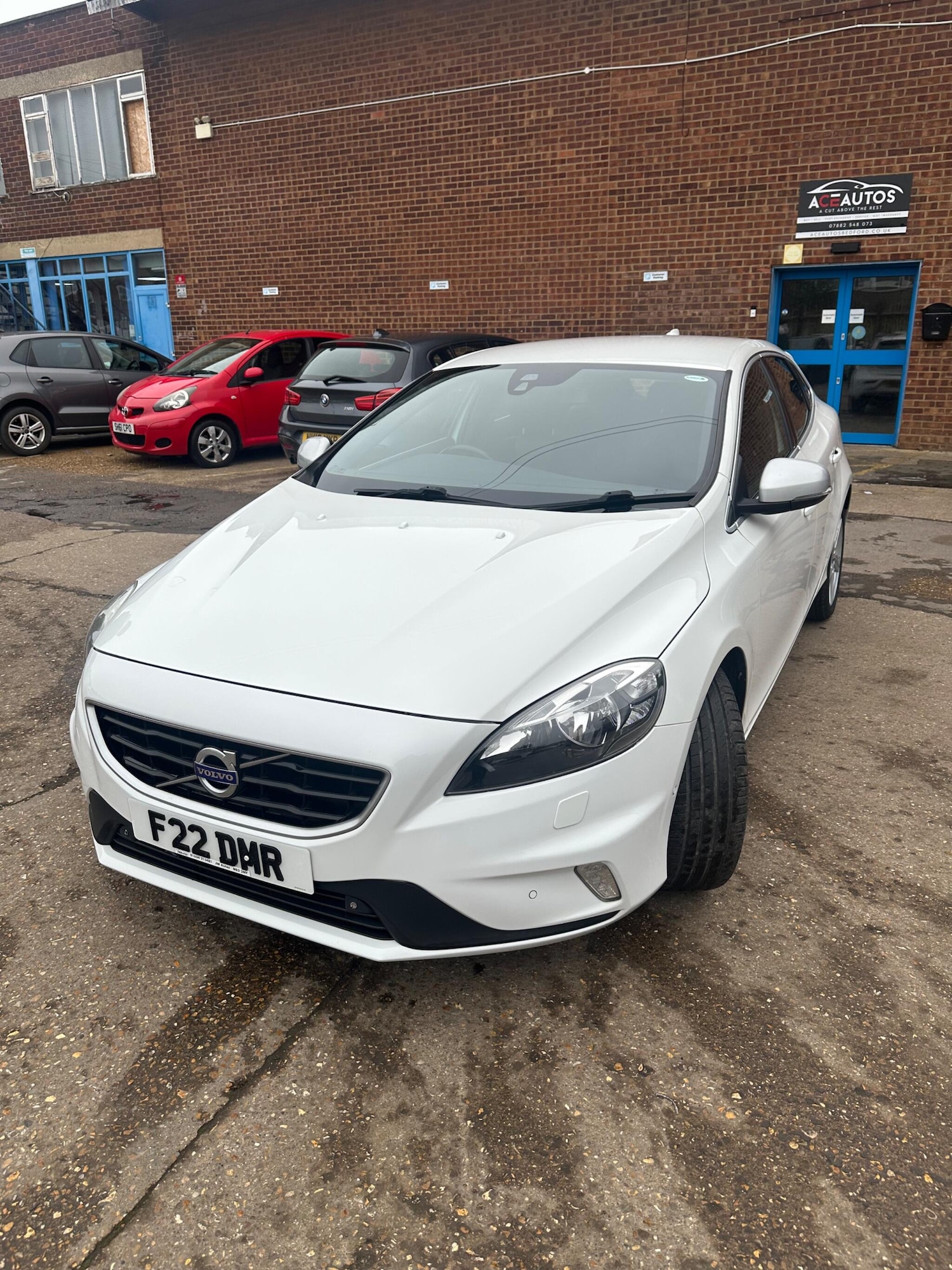 Used Volvo V40 2015 for sale - 77794021: Photo 8