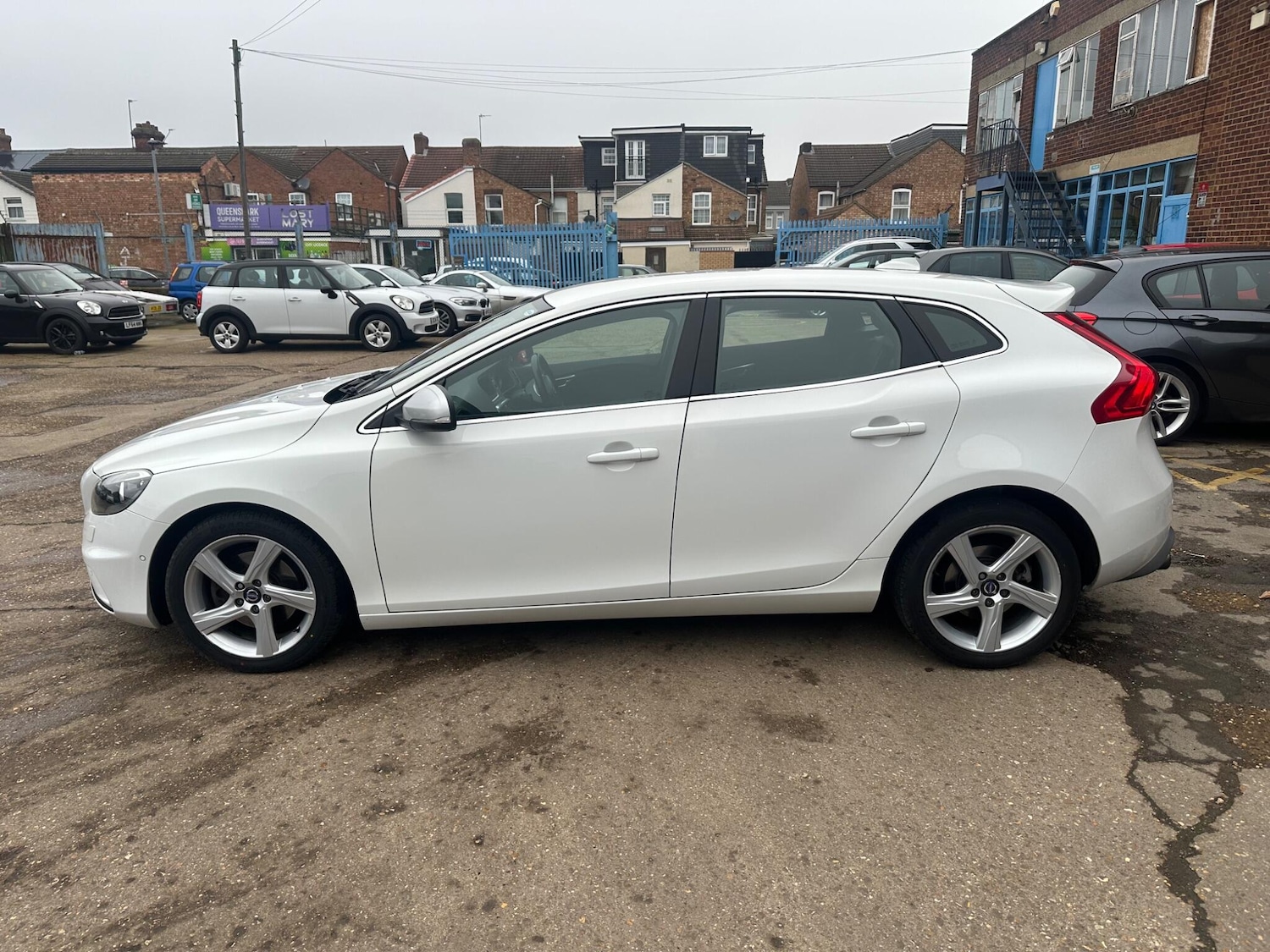 Used Volvo V40 2015 for sale - 77794021: Photo 9