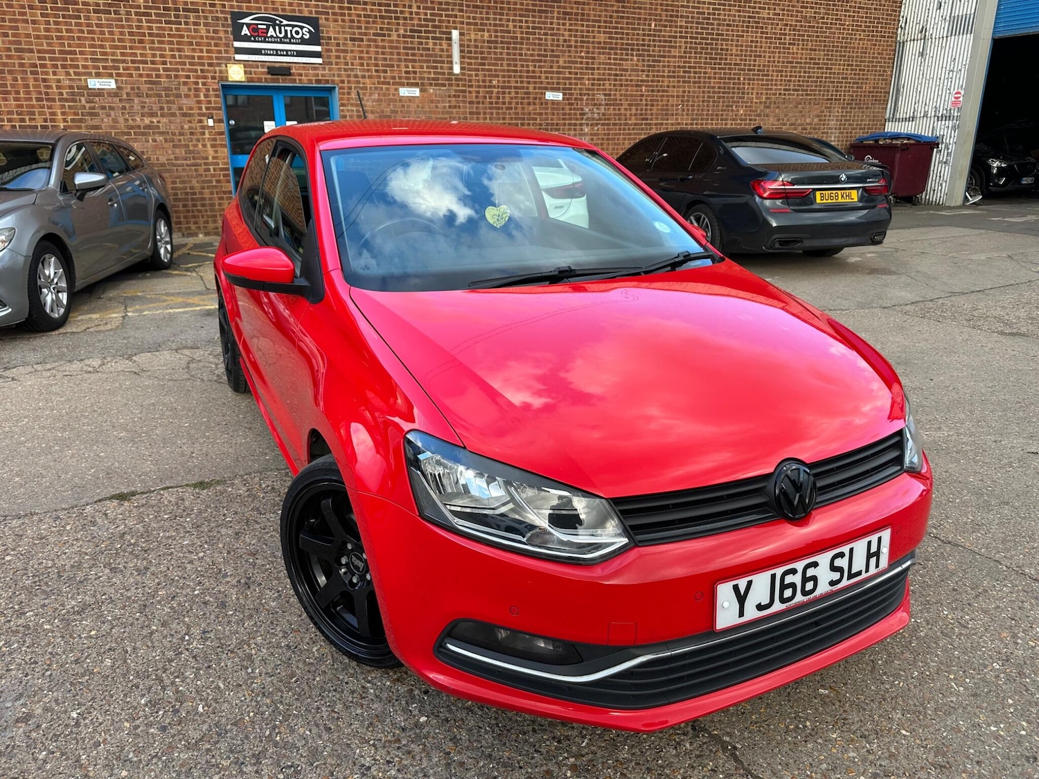 Used Volkswagen Polo 2017 for sale - 75965842: Photo 1