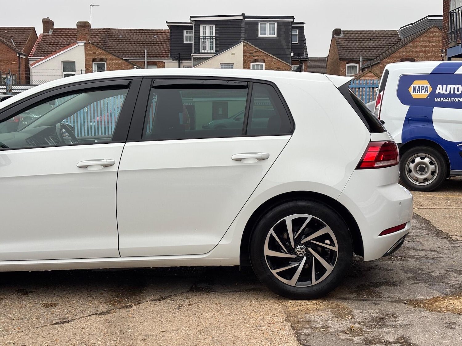 Used Volkswagen Golf 2019 for sale - 76282813: Photo 9