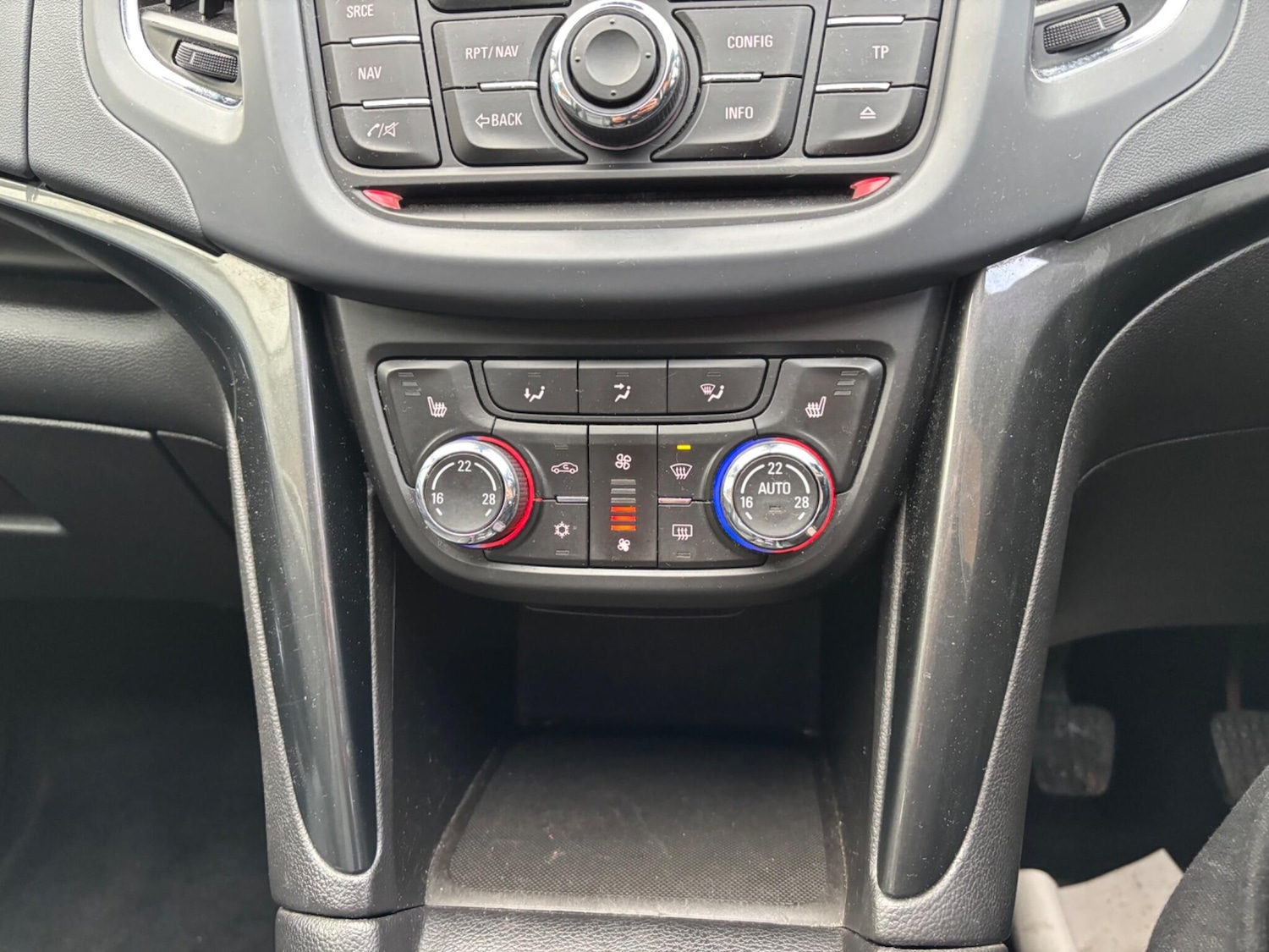 Used Vauxhall Zafira Tourer 2015 for sale - 76759506: Photo 17