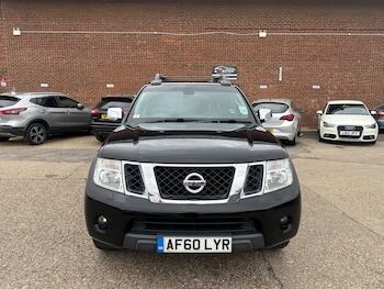 Used Nissan Navara 2010 for sale - 75623841: Photo
