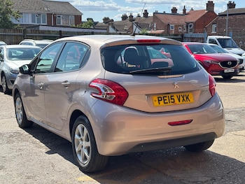 Used Peugeot 208 2015 for sale - 79387664: Photo