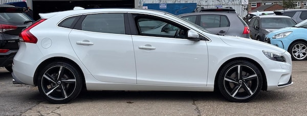 Used Volvo V40 2015 for sale - 76189065: Photo 12