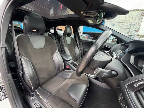 Used Volvo V40 2015 for sale - 76189065: Photo 13