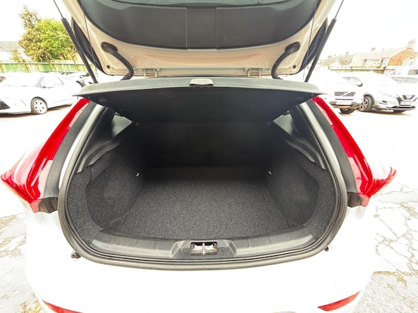 Used Volvo V40 2015 for sale - 76189065: Photo 9