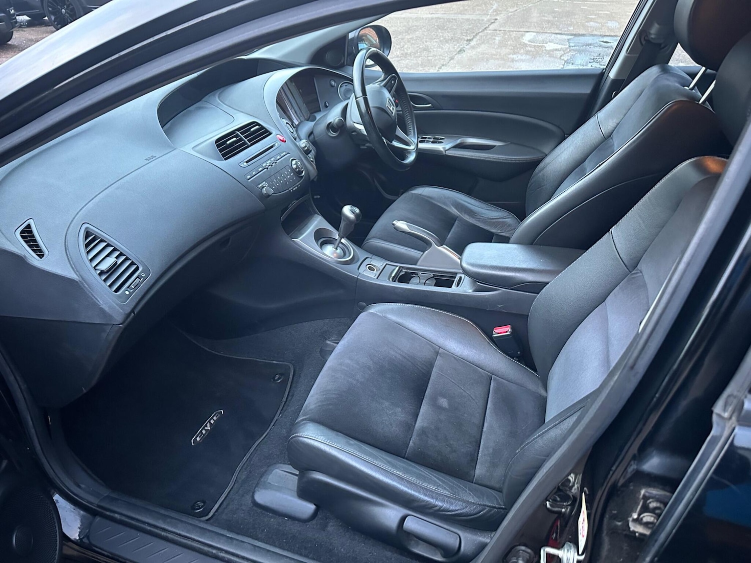 Used Honda Civic 2011 for sale - 76562208: Photo 17