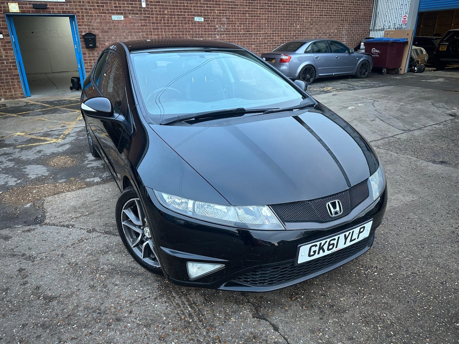 Used Honda Civic 2011 for sale - 76562208: Photo 2