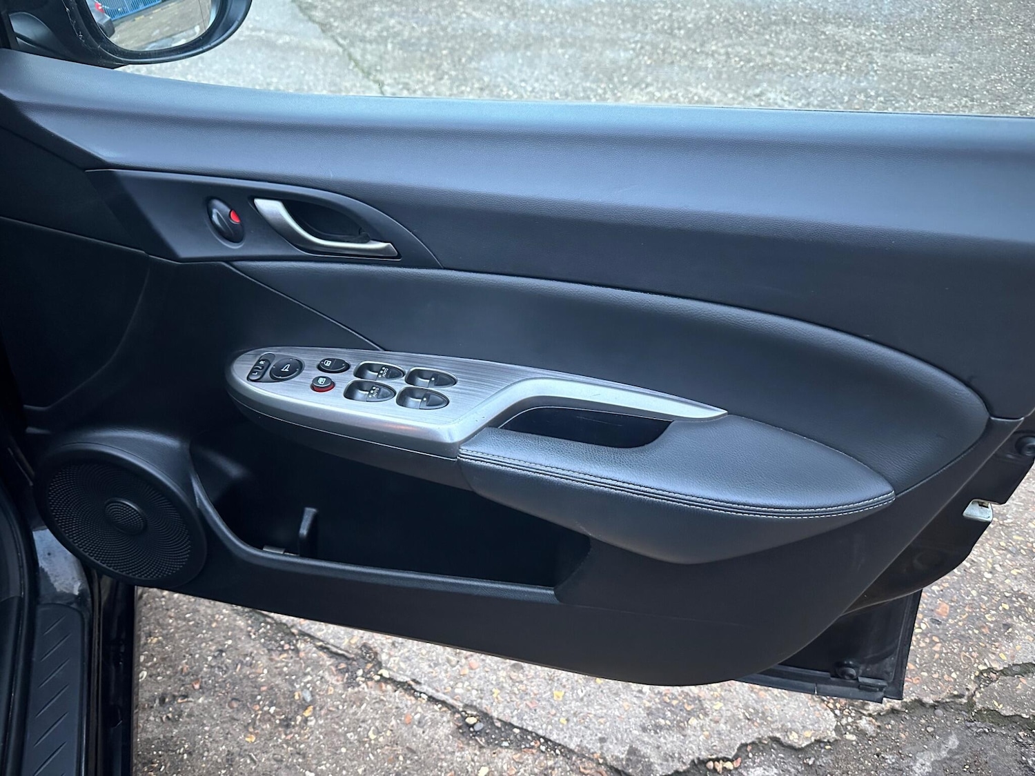 Used Honda Civic 2011 for sale - 76562208: Photo 24