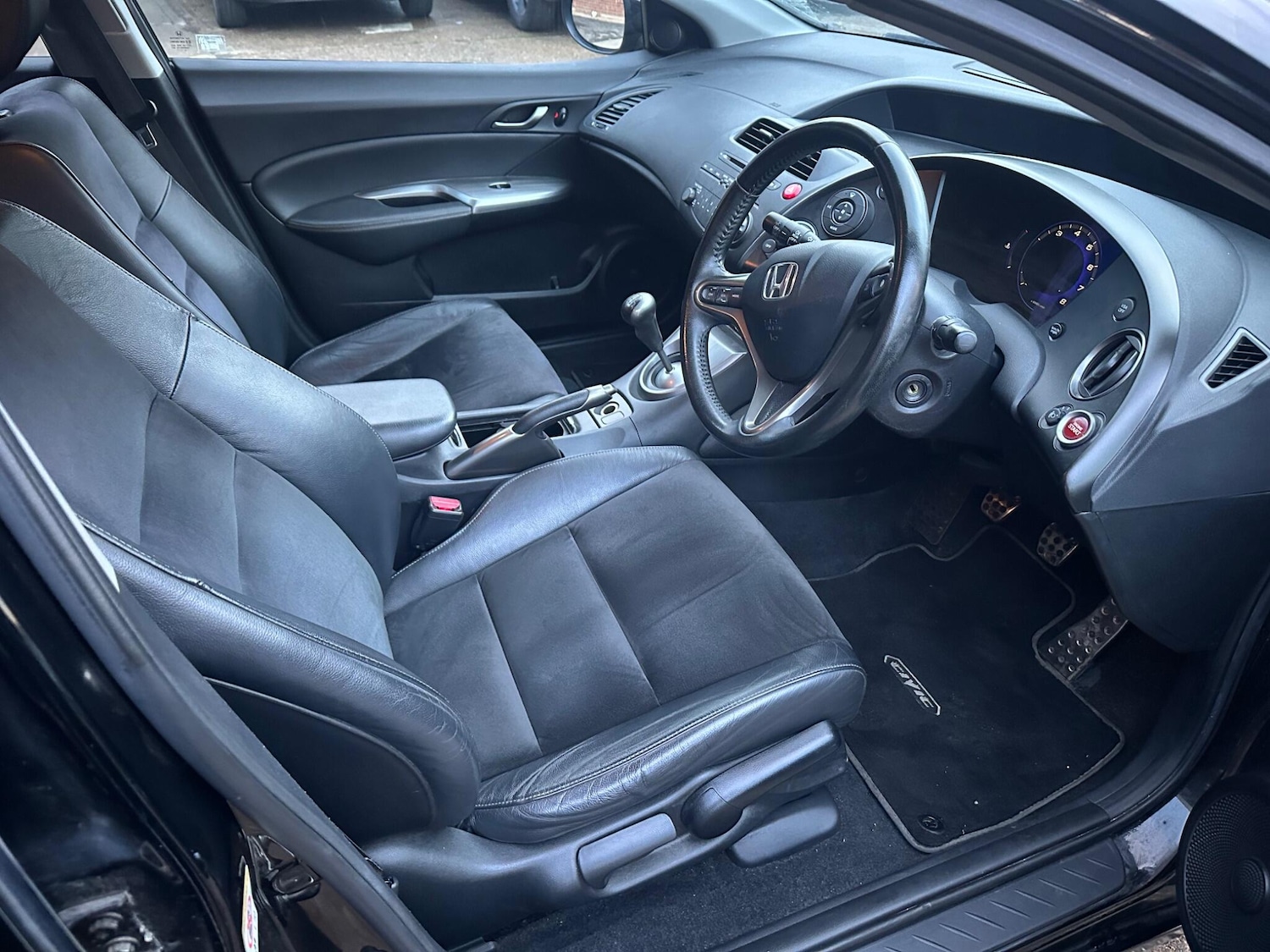 Used Honda Civic 2011 for sale - 76562208: Photo 25