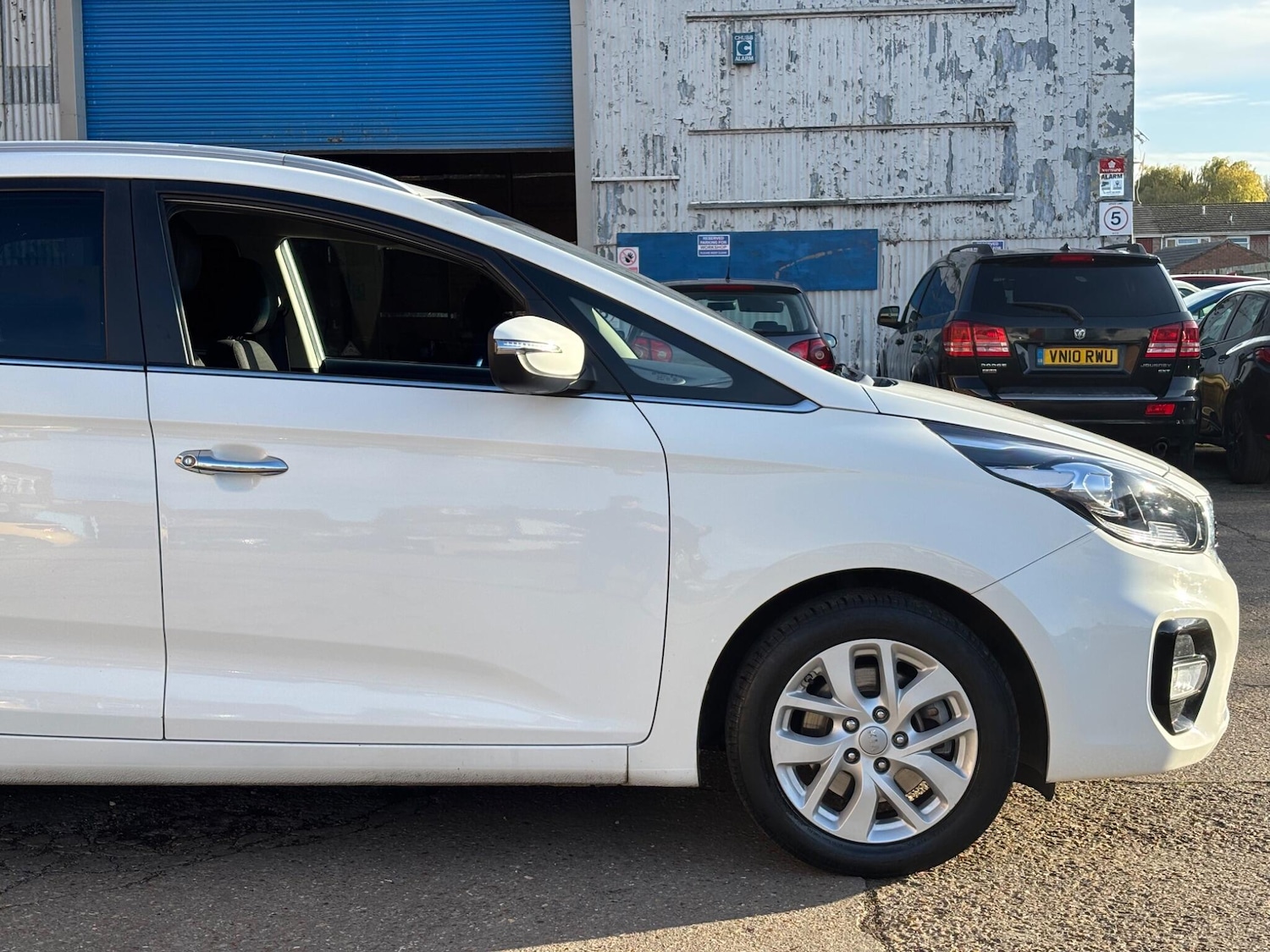 Used Kia Carens 2017 for sale - 76573200: Photo 10