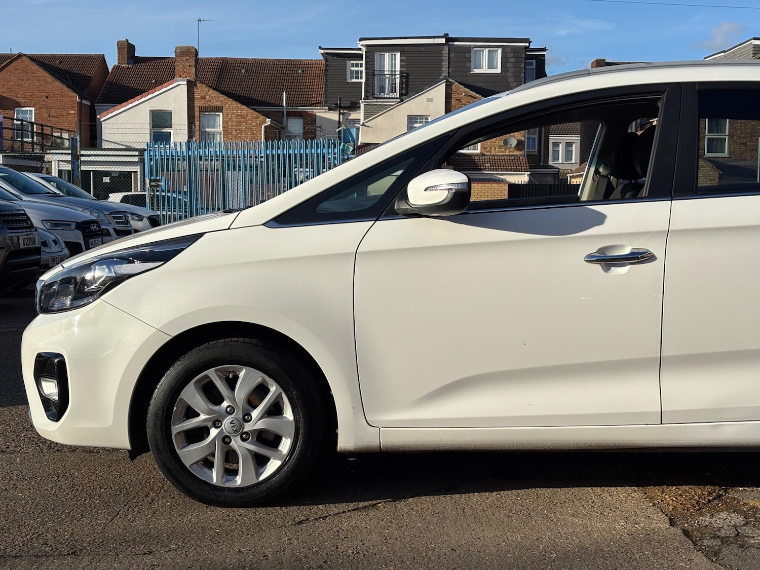 Used Kia Carens 2017 for sale - 76573200: Photo 12