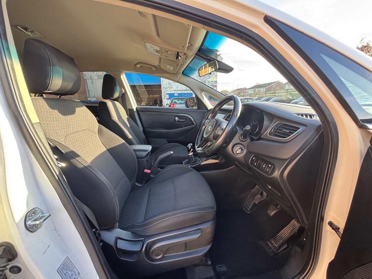 Used Kia Carens 2017 for sale - 76573200: Photo 16