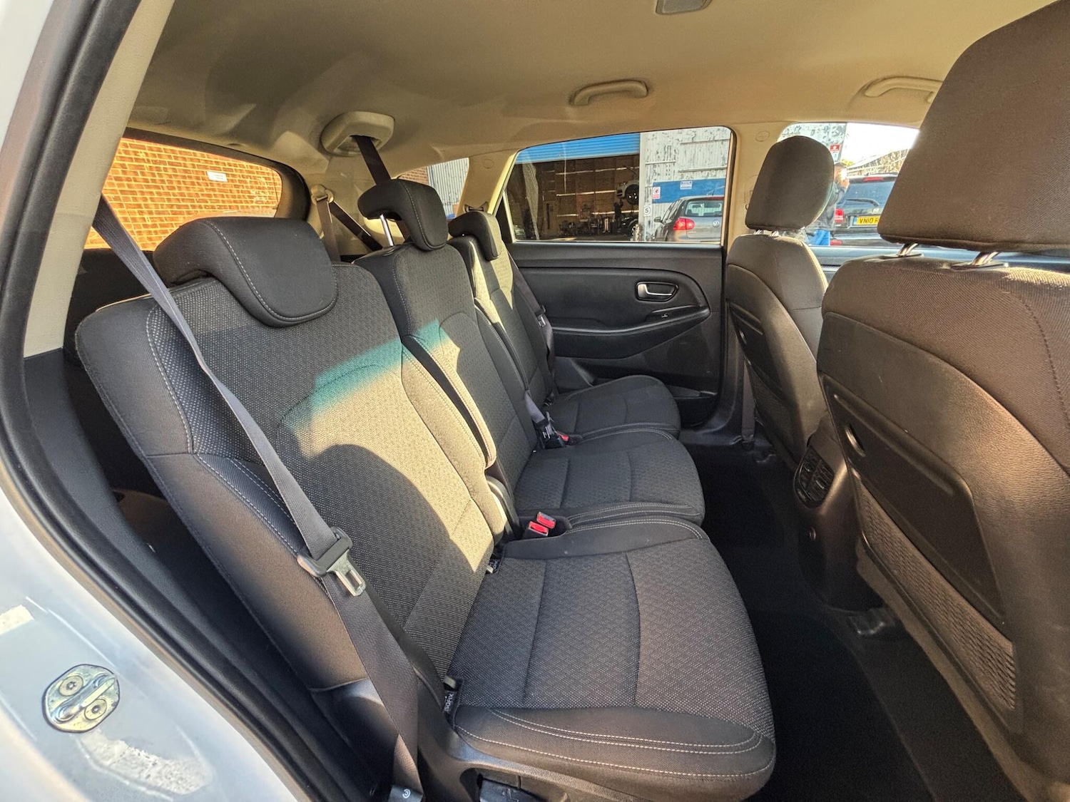 Used Kia Carens 2017 for sale - 76573200: Photo 17