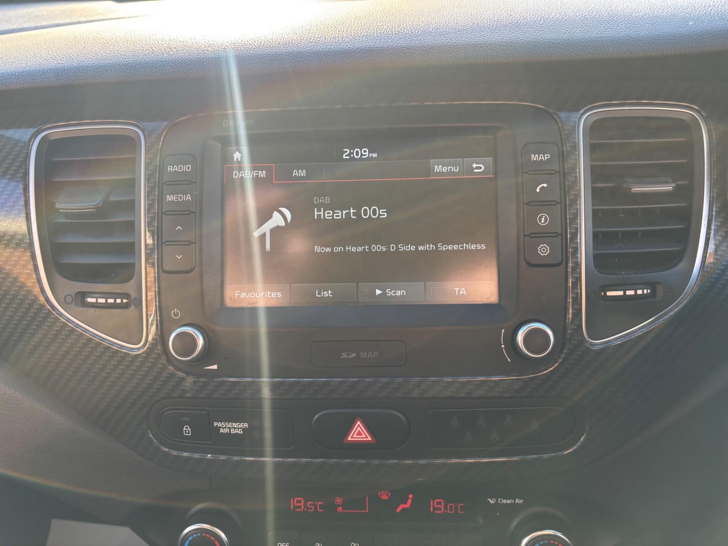 Used Kia Carens 2017 for sale - 76573200: Photo 19