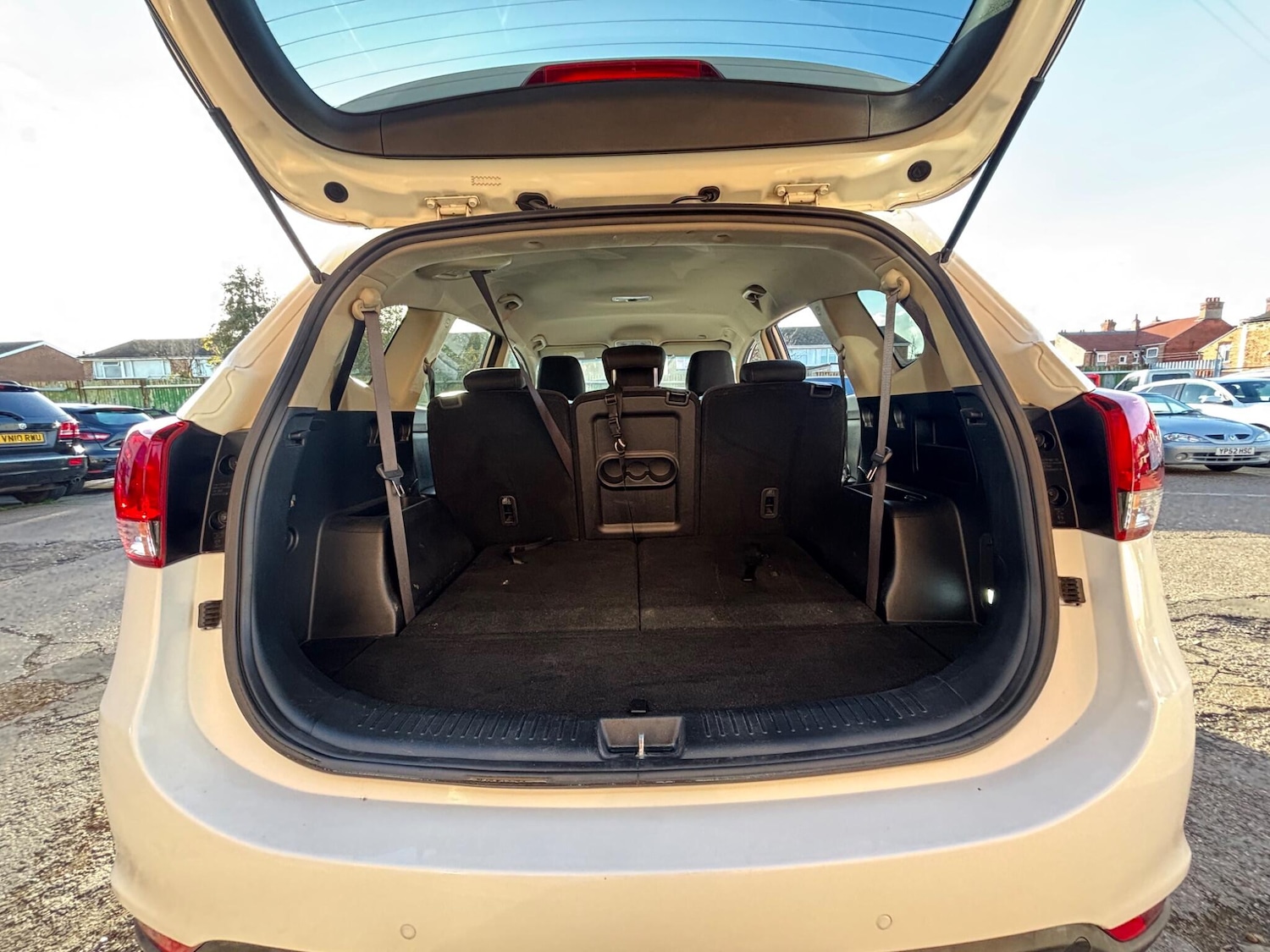 Used Kia Carens 2017 for sale - 76573200: Photo 24