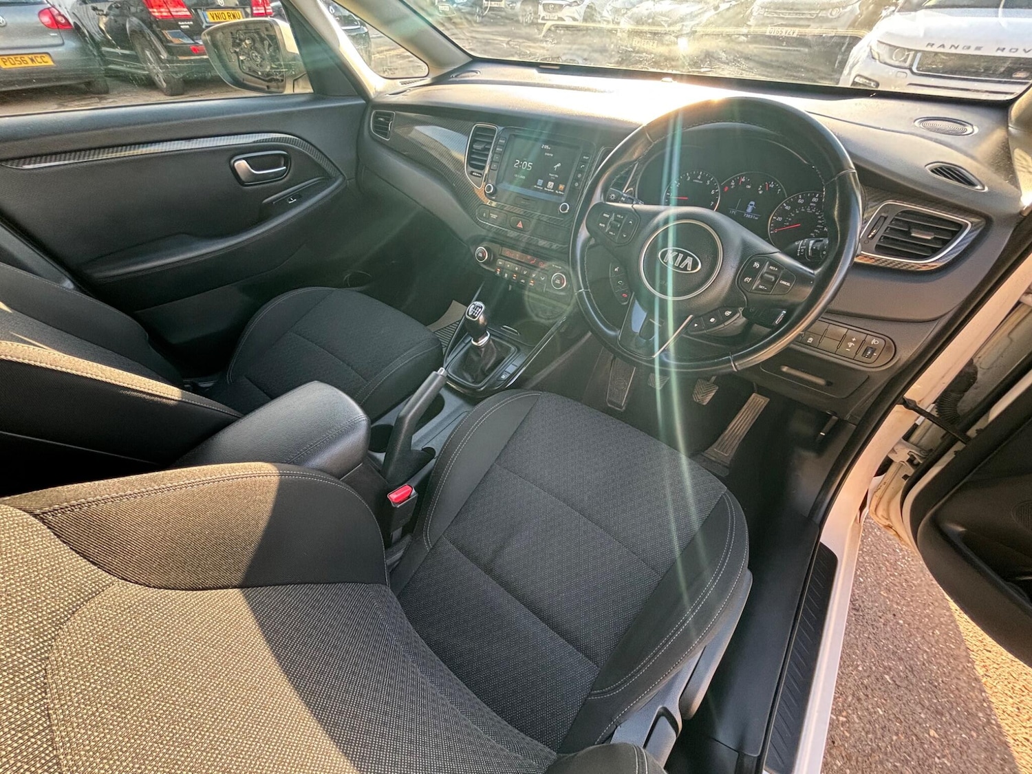 Used Kia Carens 2017 for sale - 76573200: Photo 26