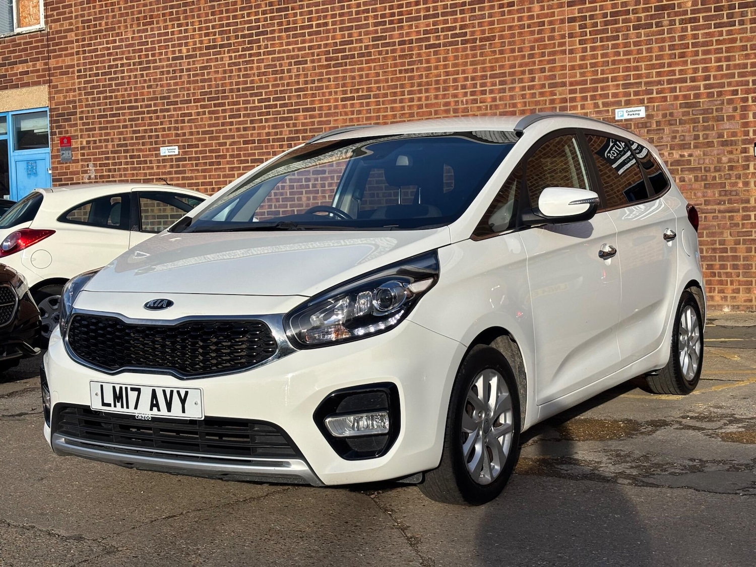 Used Kia Carens 2017 for sale - 76573200: Photo 3