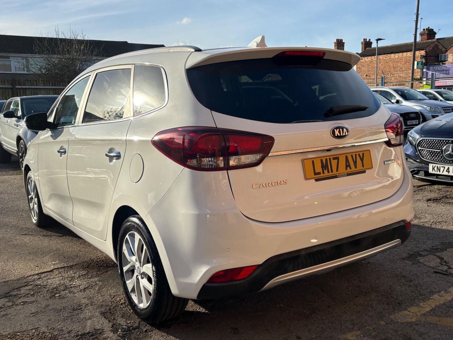 Used Kia Carens 2017 for sale - 76573200: Photo 4