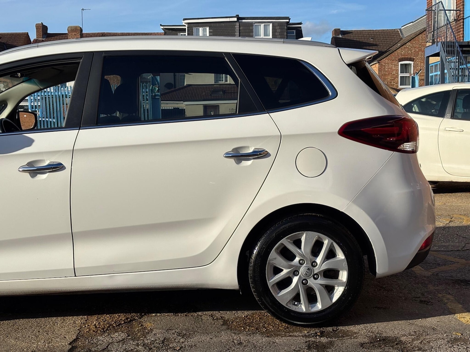 Used Kia Carens 2017 for sale - 76573200: Photo 40